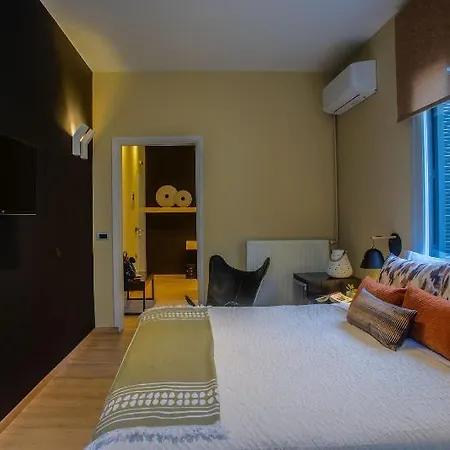 Aethra Boutique فندق مبيت وإفطار نافبليو