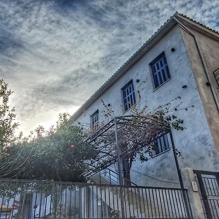 Aethra Boutique فندق مبيت وإفطار نافبليو