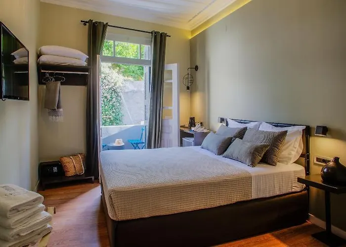 לינה וארוחת בוקר Aethra Boutique